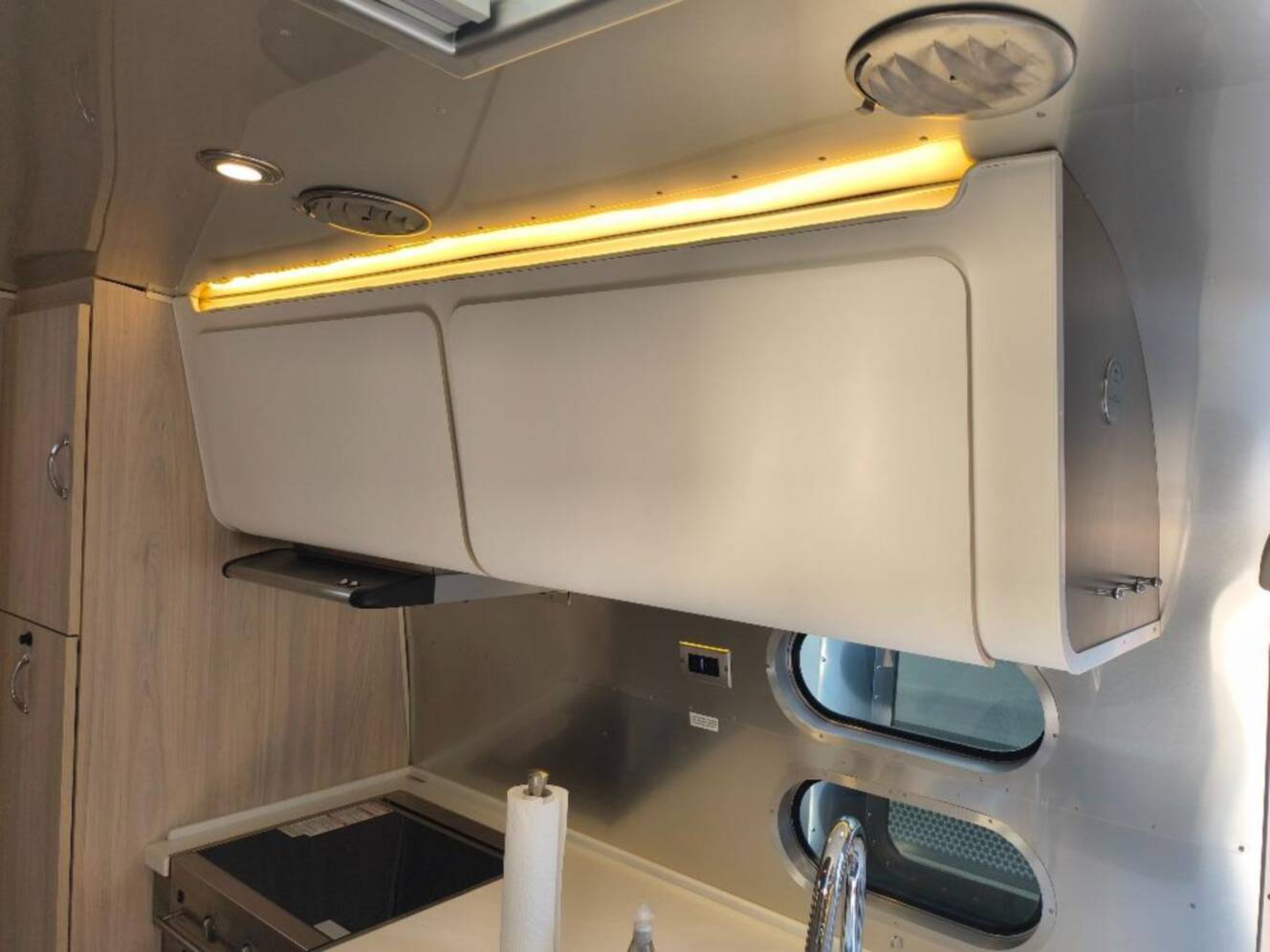 A photo of this 2020 Airstream Globetrotter 27FB Twin