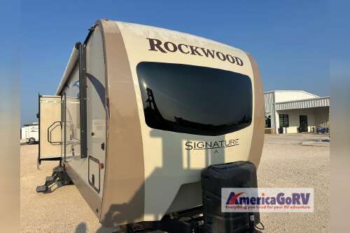 2017 Forest River Rv Rockwood Signature Ultra Lite 8327SS in seguin TX