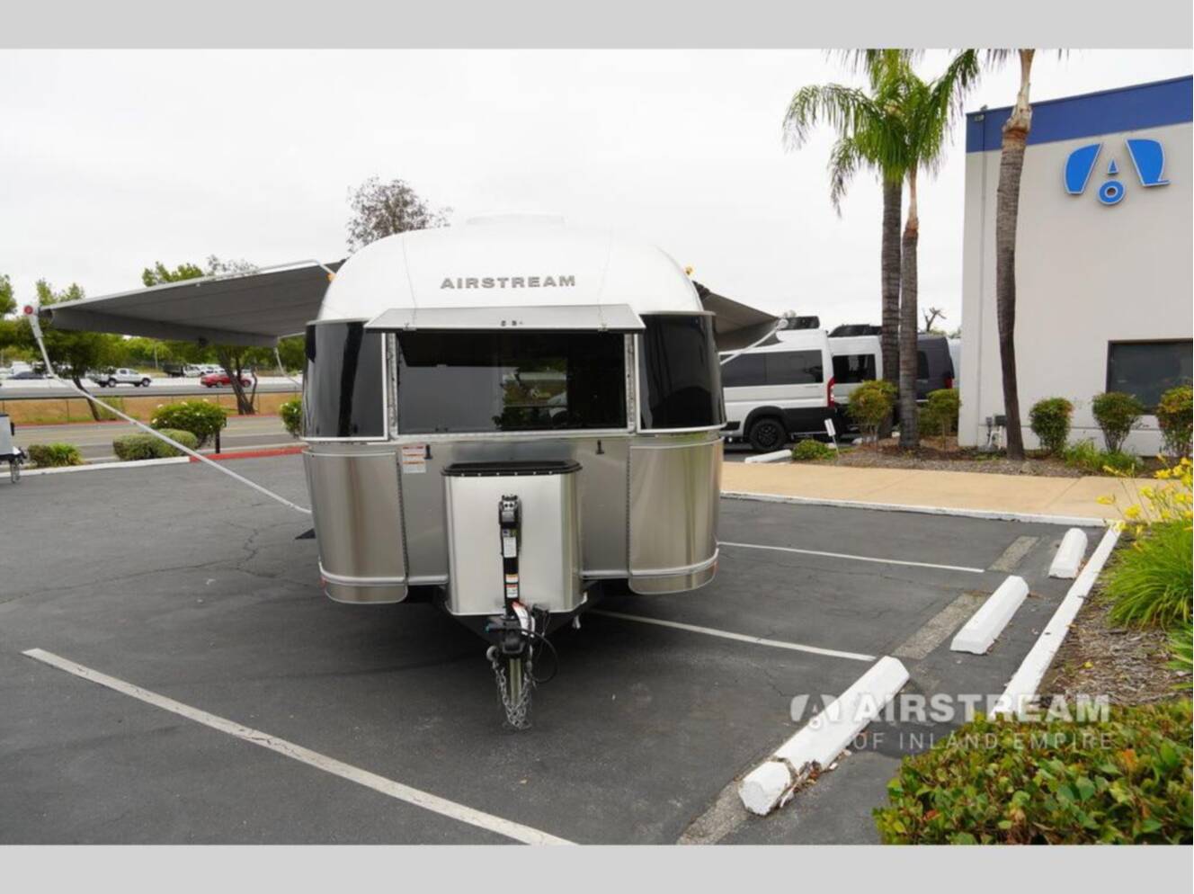 A photo of this 2026 Airstream Flying Cloud 25FBQ Hatch