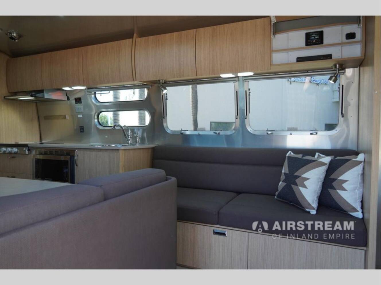 A photo of this 2020 Airstream Flying Cloud 30FB Bunk