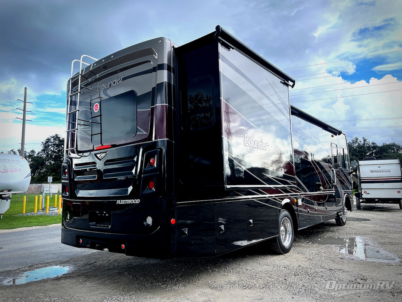 2020 Fleetwood Bounder 33C in bushnell FL