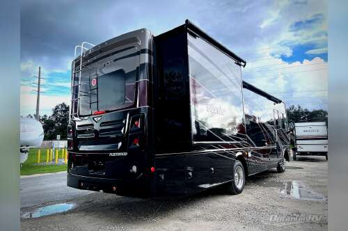 2020 Fleetwood Bounder 33C in bushnell FL