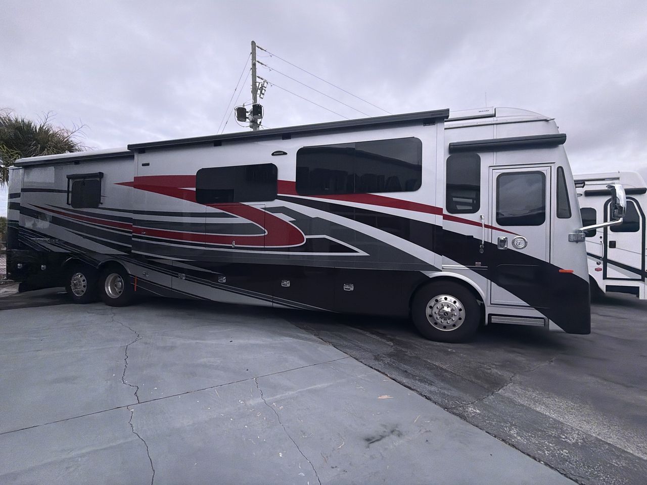2025 Tiffin Motorhomes Phaeton 44OH in casselberry FL