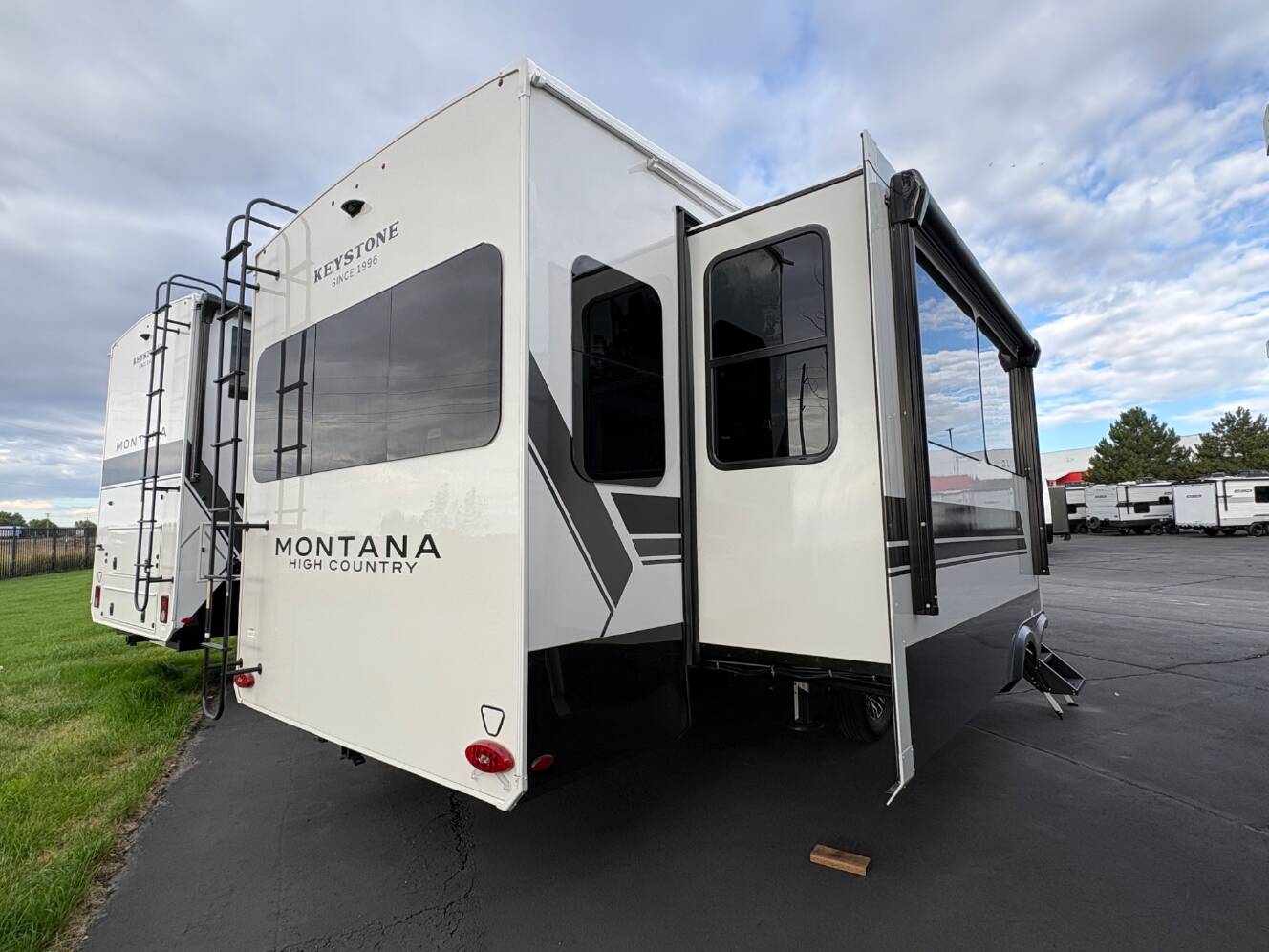 A photo of this 2027 Keystone Montana High Country 290RL