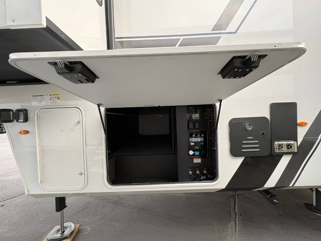 A photo of this 2027 Keystone Montana High Country 290RL