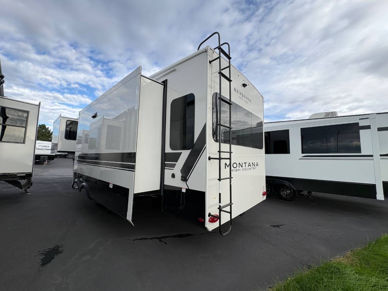 A photo of this 2027 Keystone Montana High Country 290RL