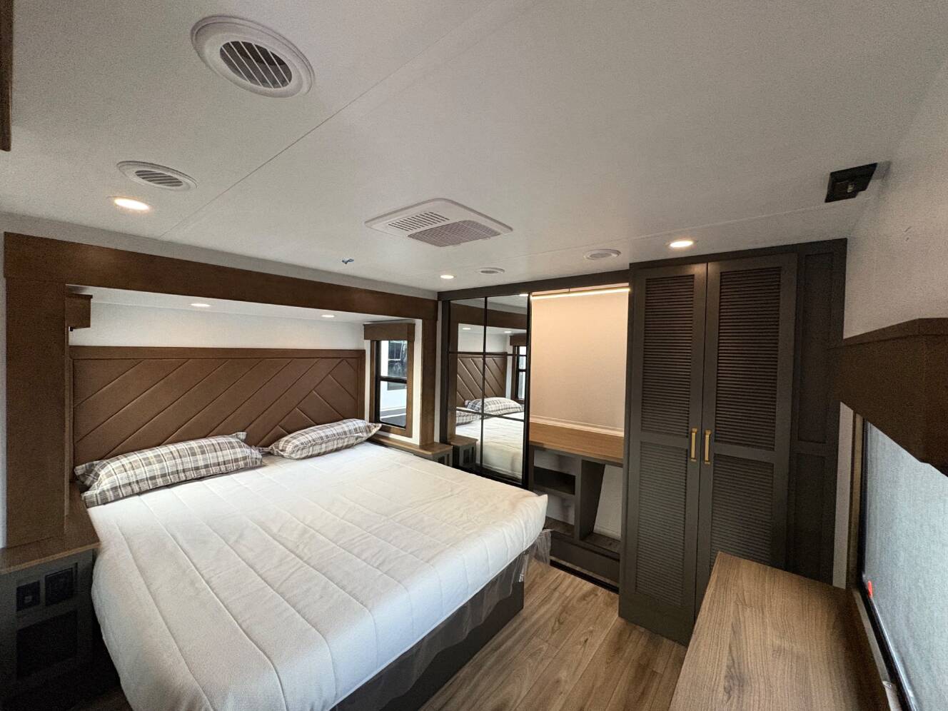 A photo of this 2027 Keystone Montana High Country 290RL