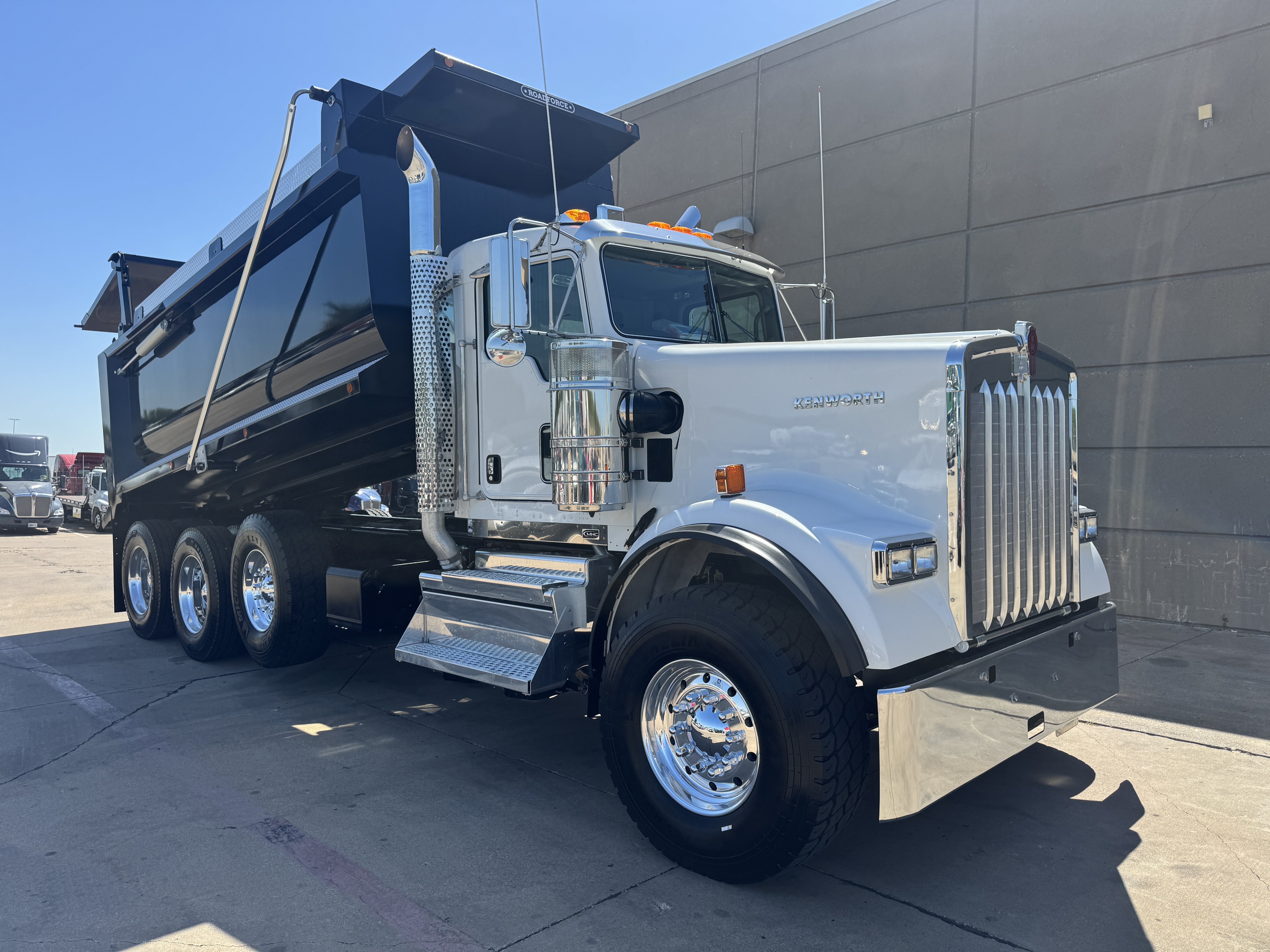 2027 KENWORTH W900 in Dallas, TX