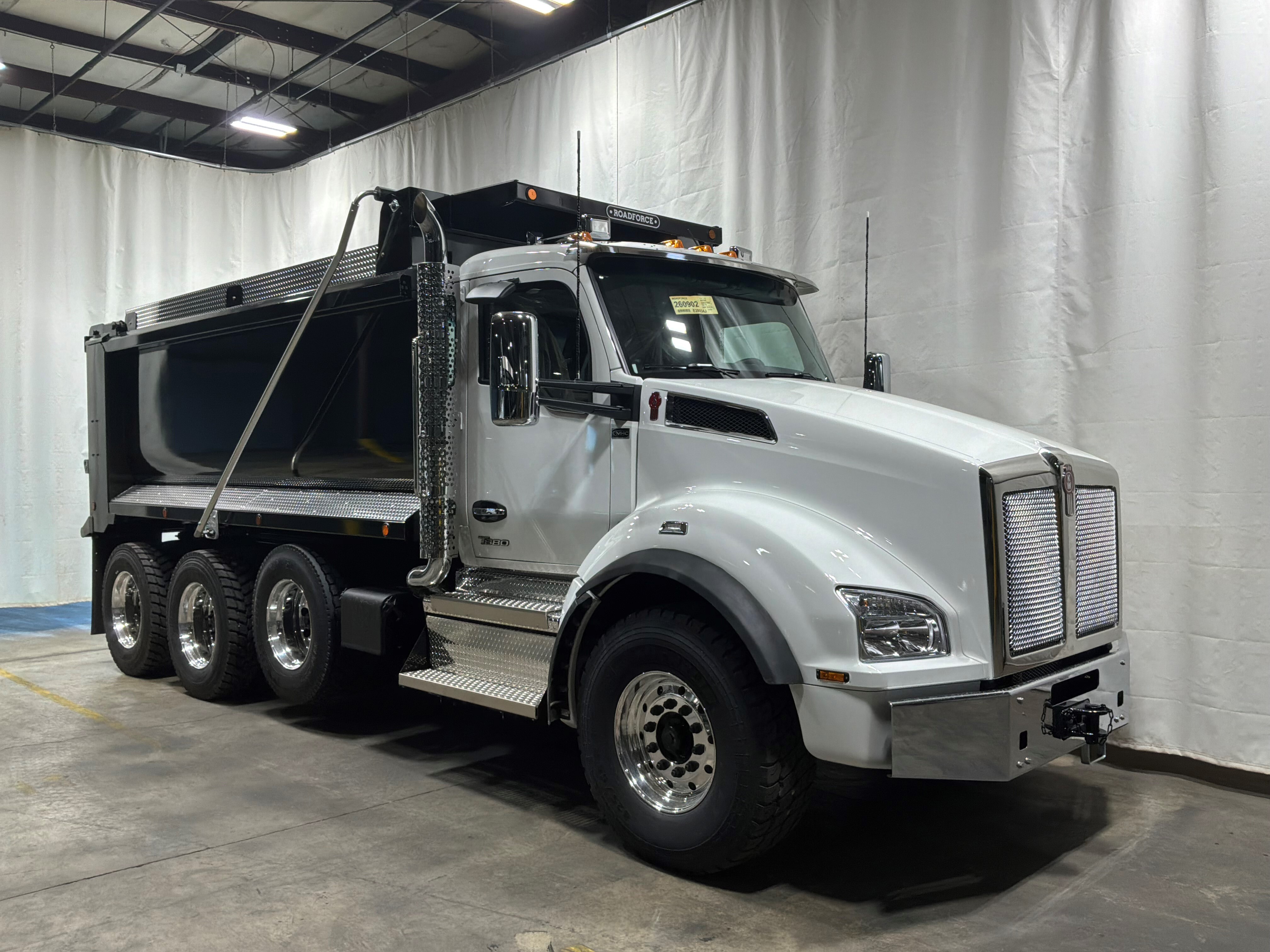 2027 KENWORTH T880 in Memphis, TN