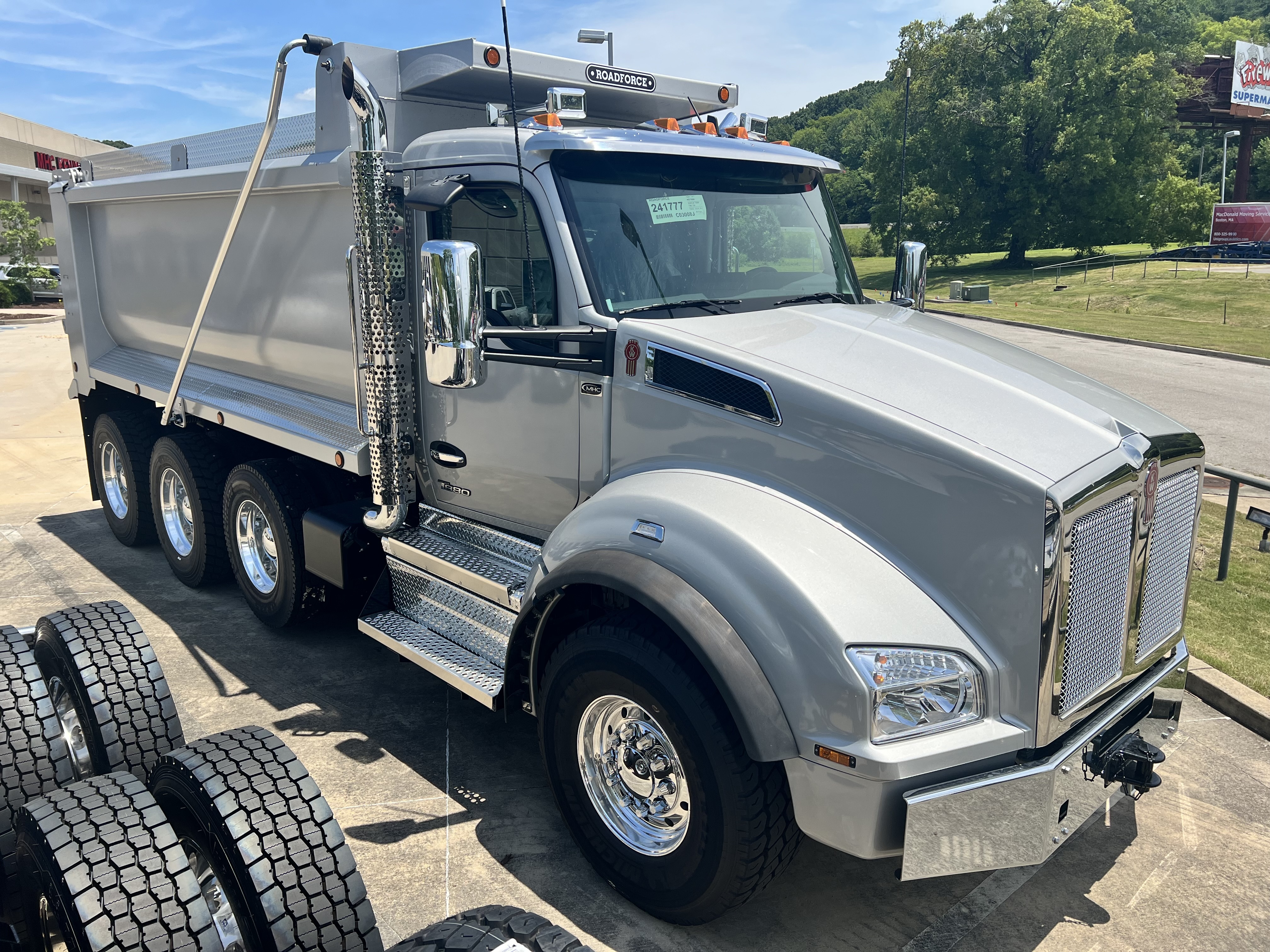 2027 KENWORTH T880 in Chattanooga, TN