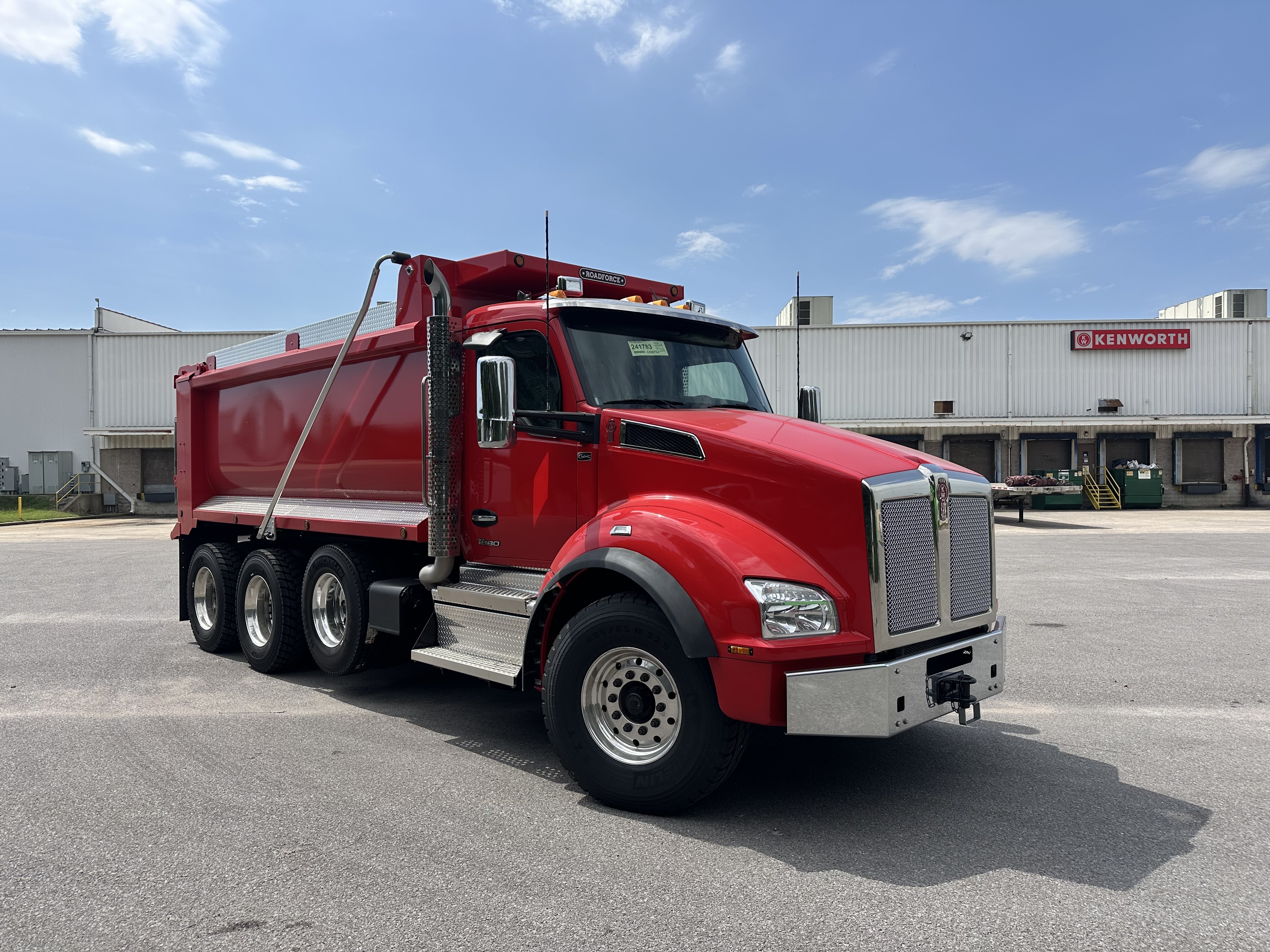 2027 KENWORTH T880 in Murfreesboro, TN