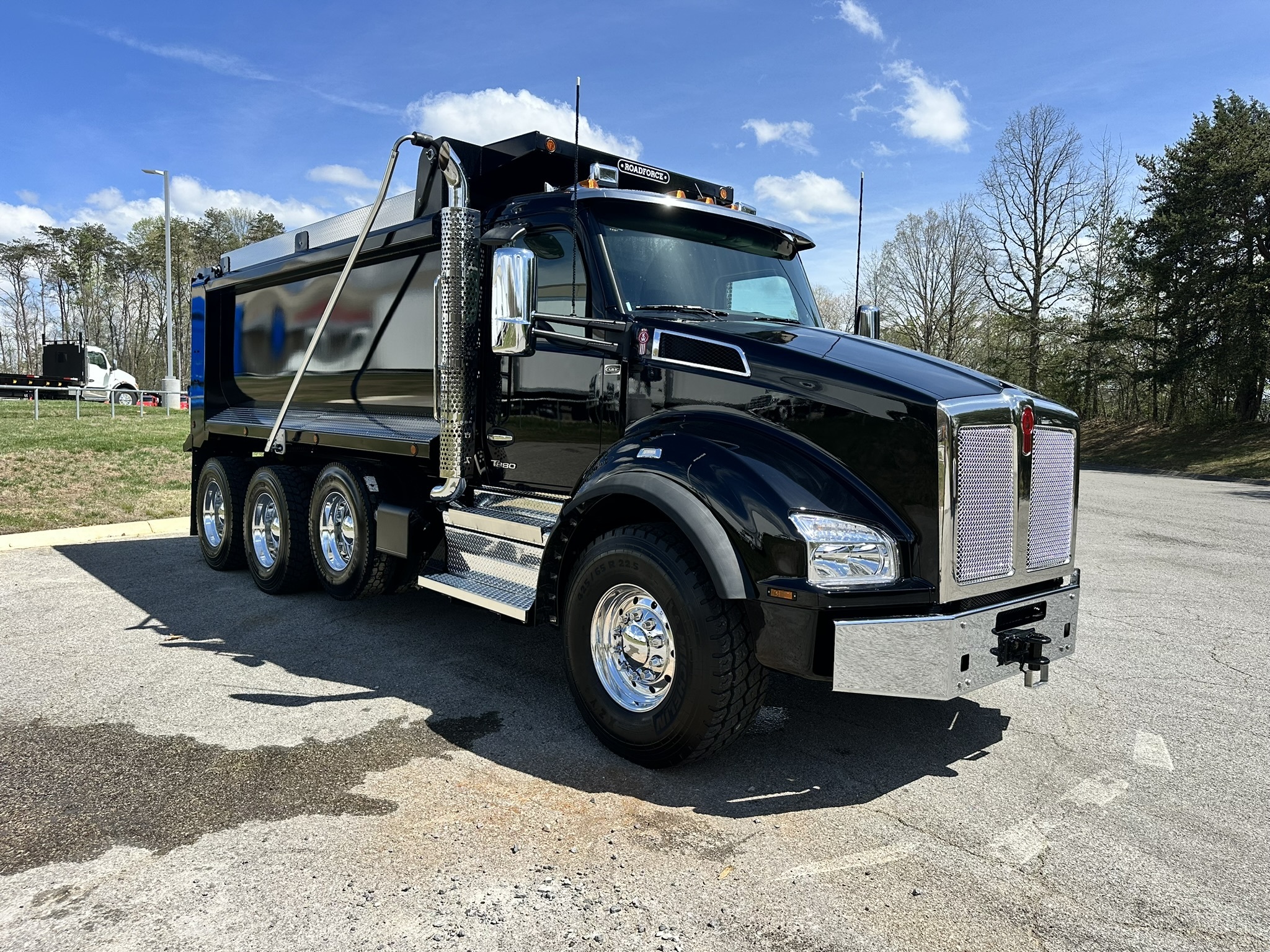 2027 KENWORTH T880 in Knoxville, TN