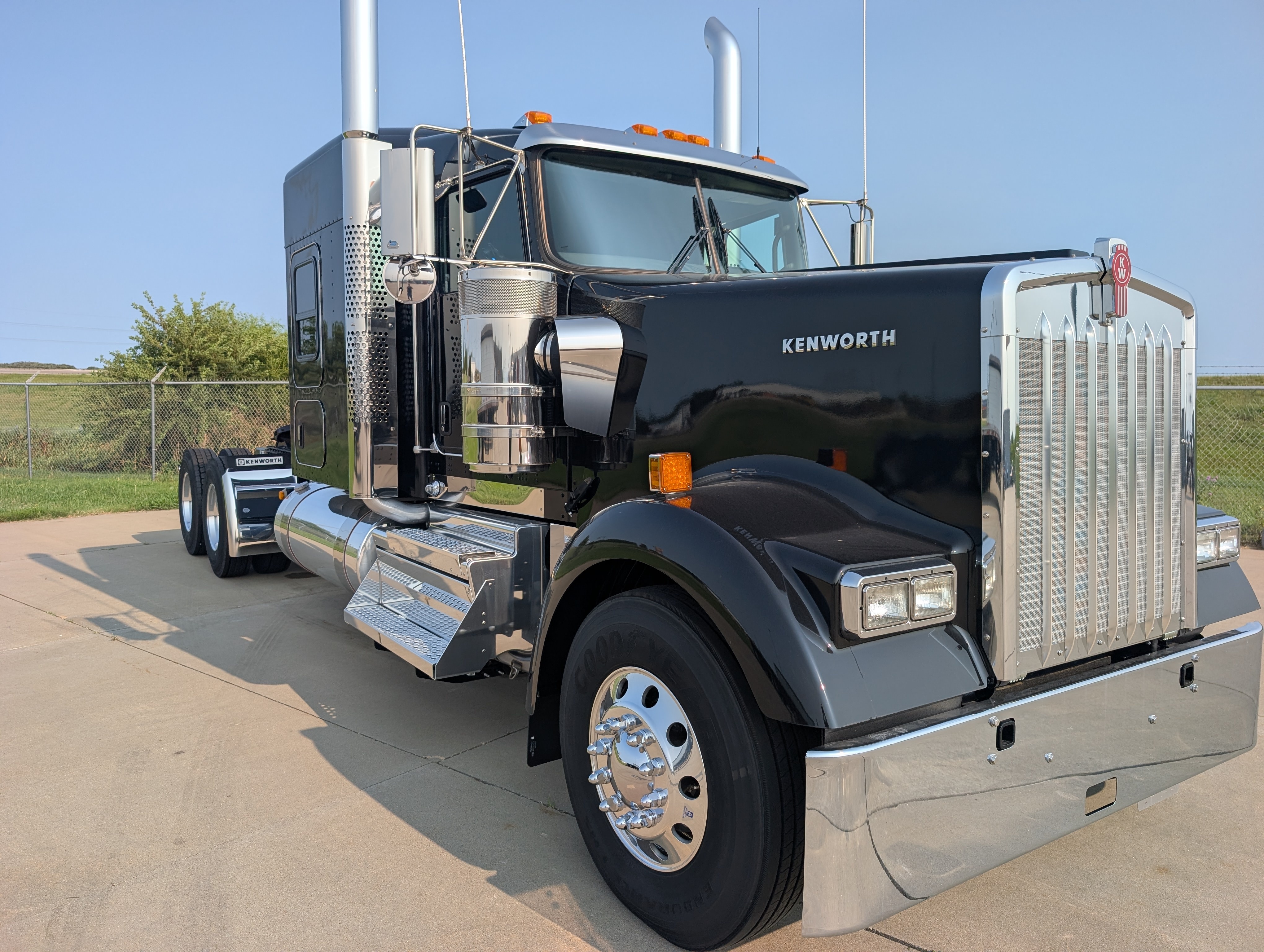 2027 KENWORTH W900L in Salina, KS