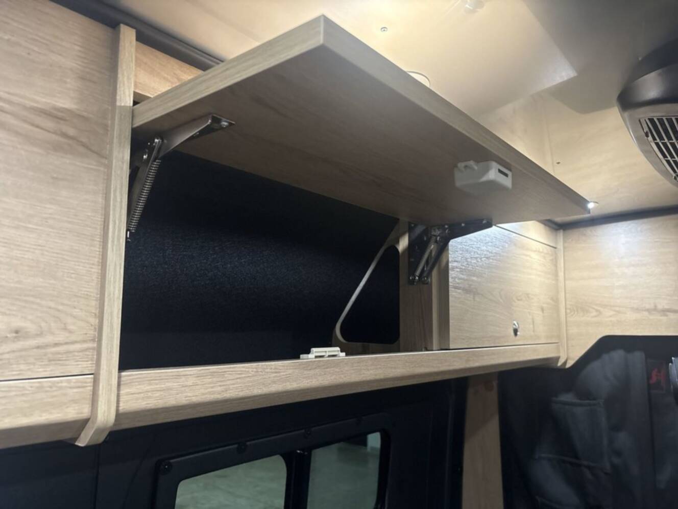 A photo of this 2026 Airstream Rangeline PT