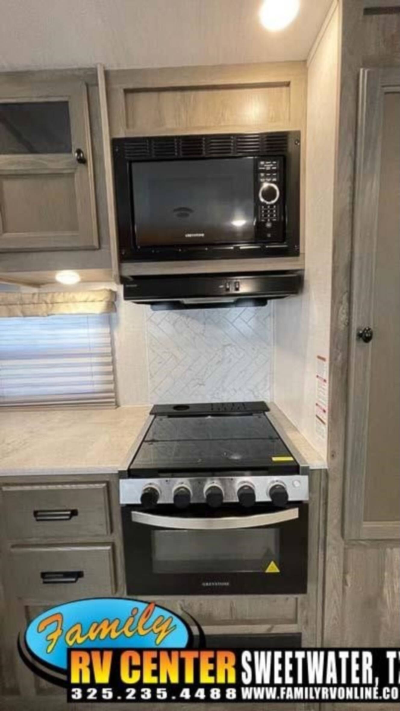 A photo of this 2022 Forest River SURVEYOR LEGEND 276BHLE