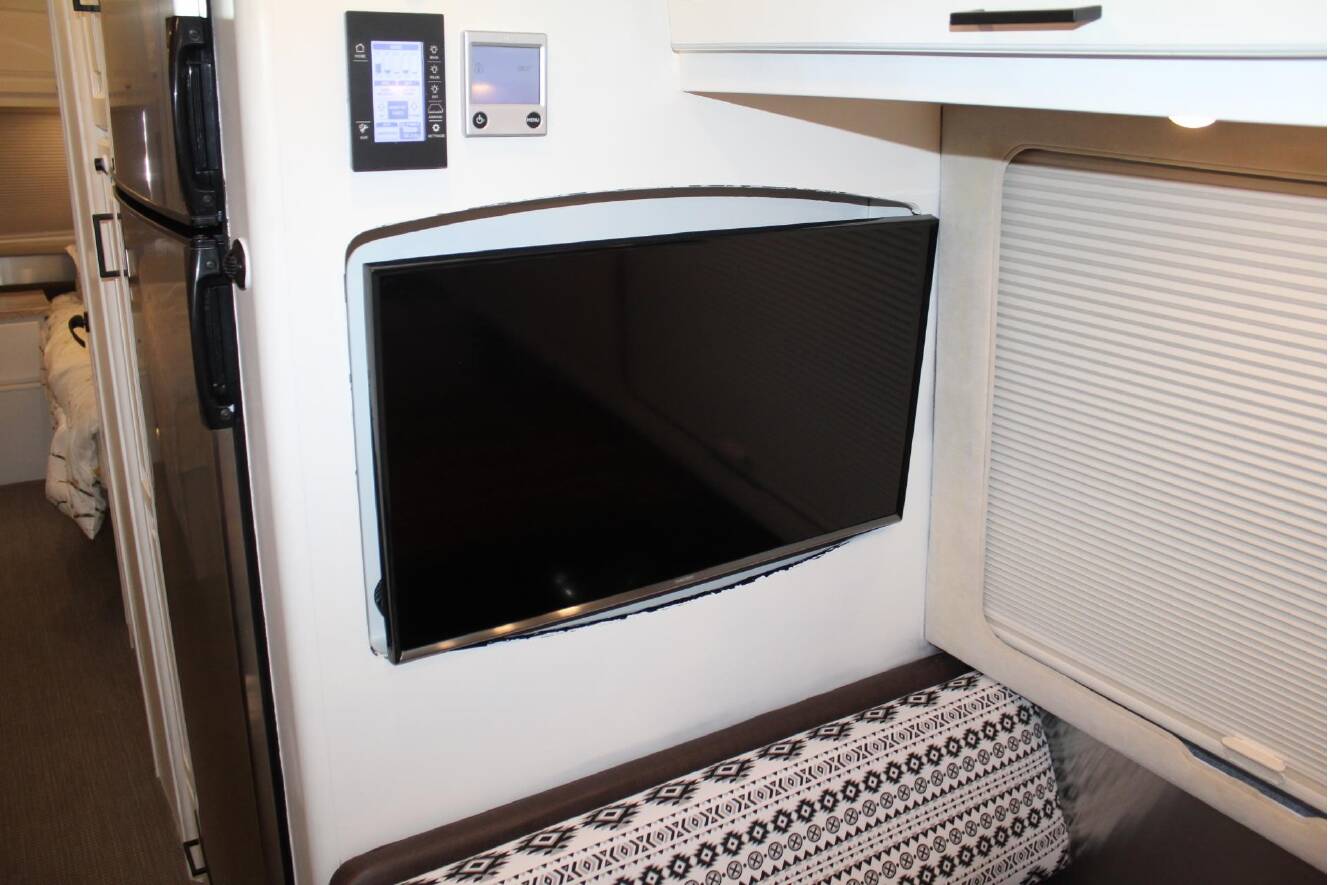 A photo of this 2017 Airstream CLASSIC 30RB
