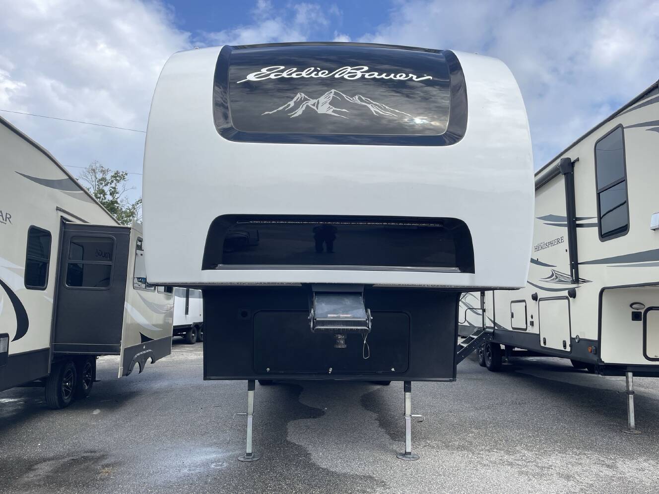 A photo of this 2024 Heartland EDDIE BAUER SIGNATURE 3100RL