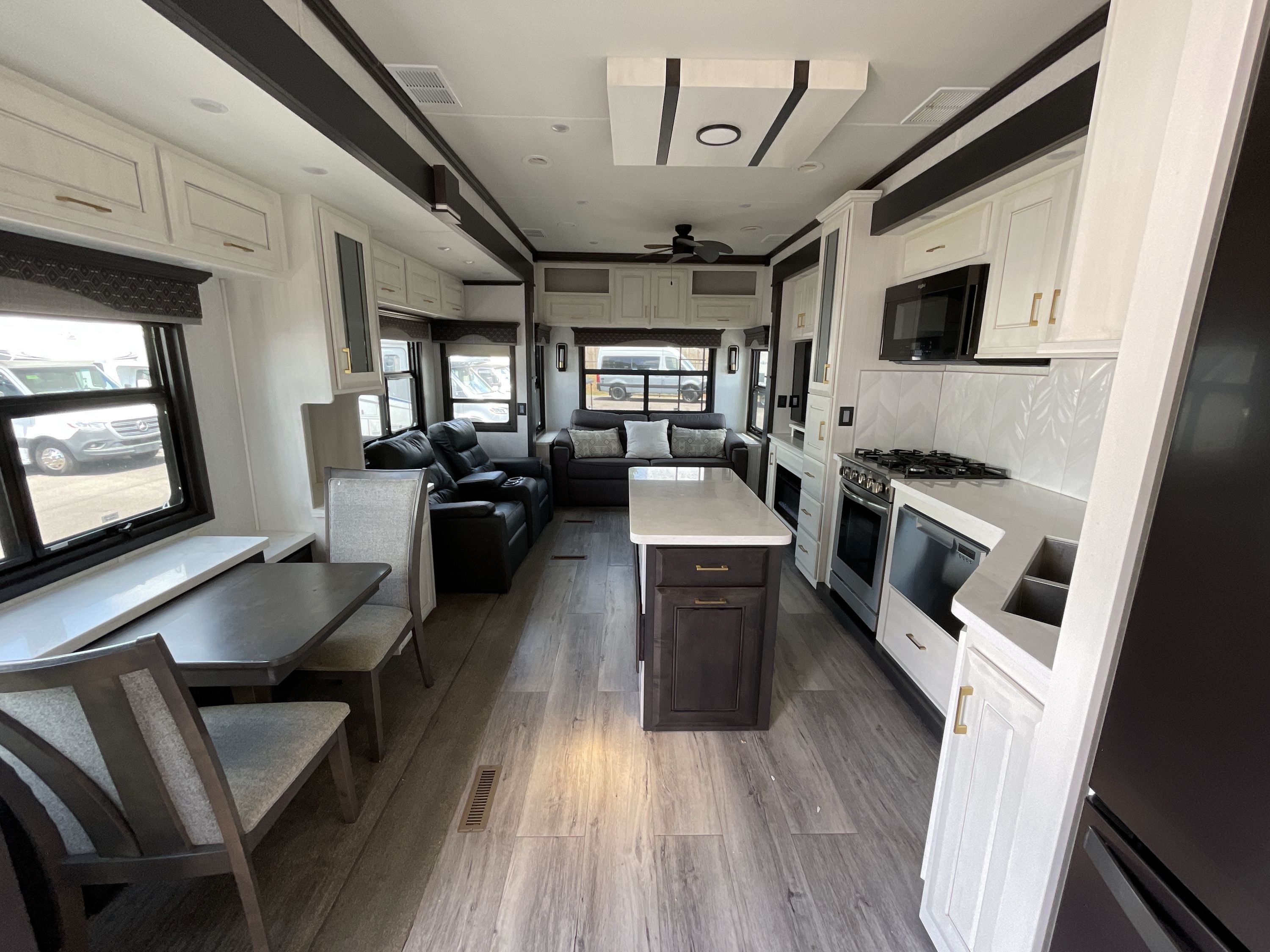 2021 DRV LUXURY SUITES MOBILE SUITES 40KSSB4 in kodak TN