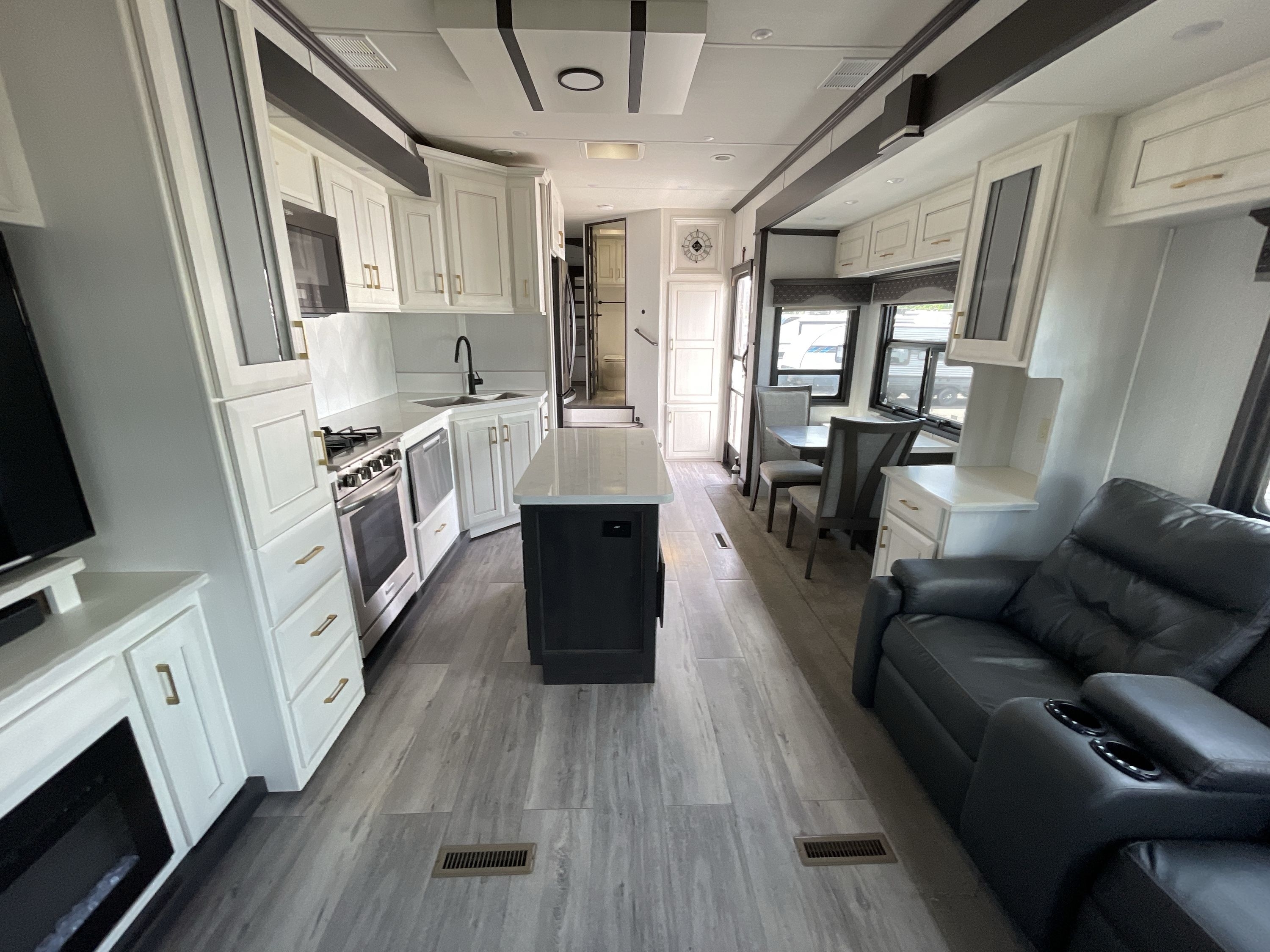 2021 DRV LUXURY SUITES MOBILE SUITES 40KSSB4 in kodak TN