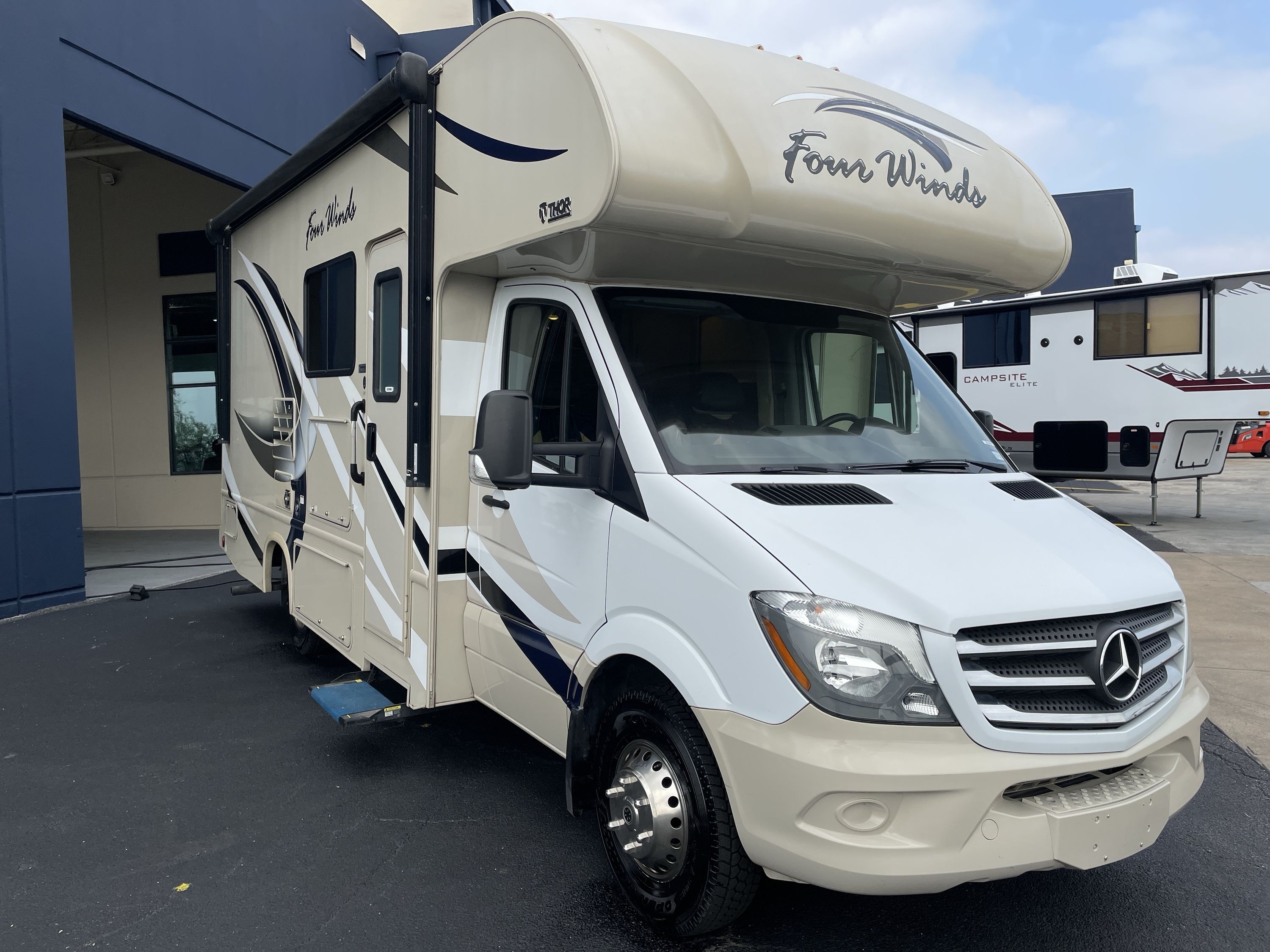 2018 Thor FOUR WINDS 24FS RV