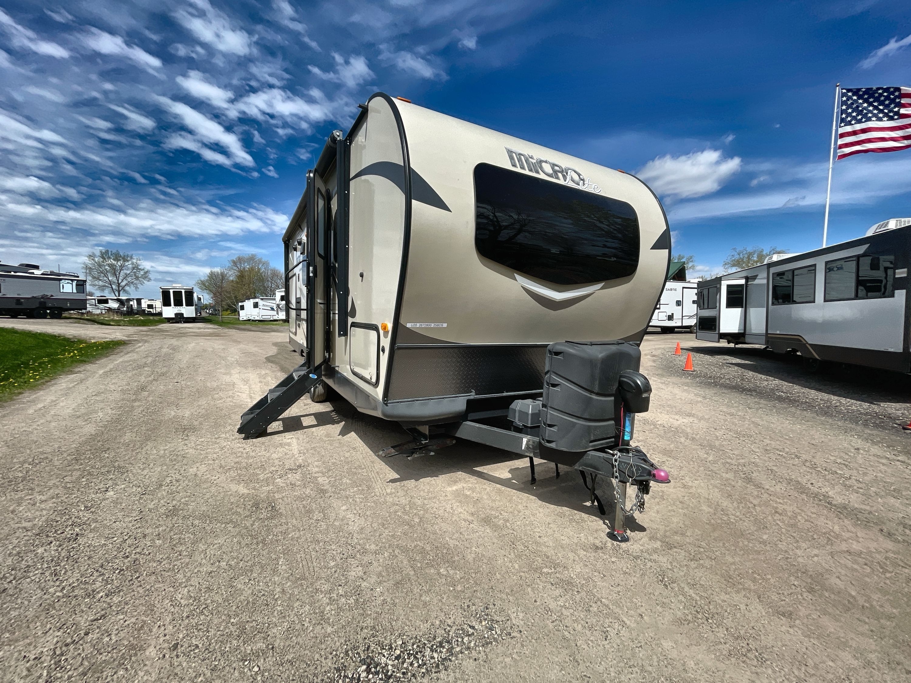 2020 Forest River FLAGSTAFF MICRO LITE 25BDS in hugo MN