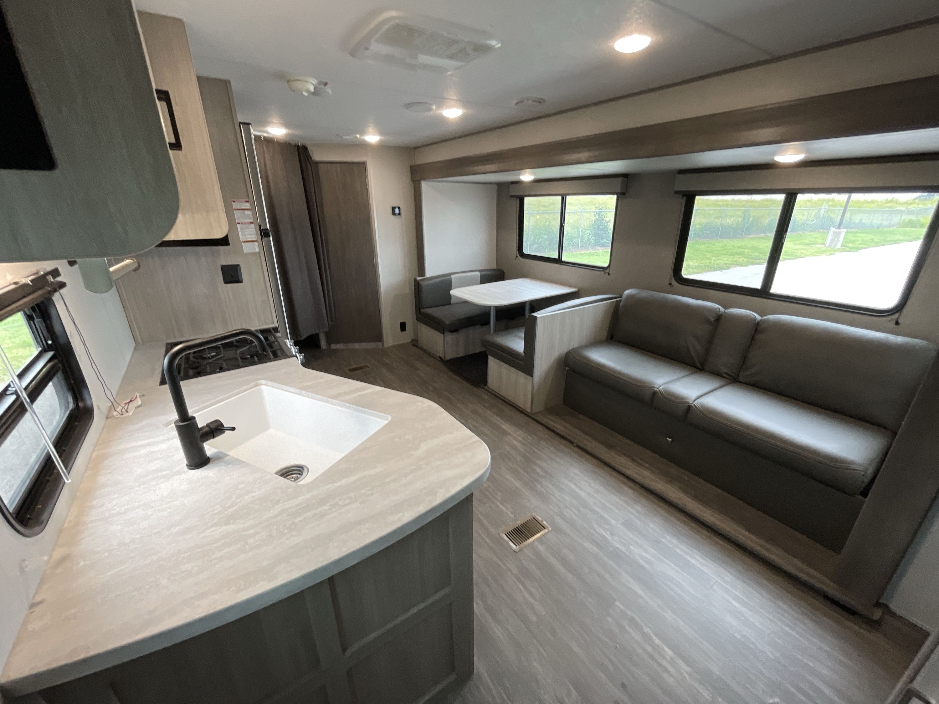 2025 Forest River AURORA LIGHT 26BHS in alvarado TX