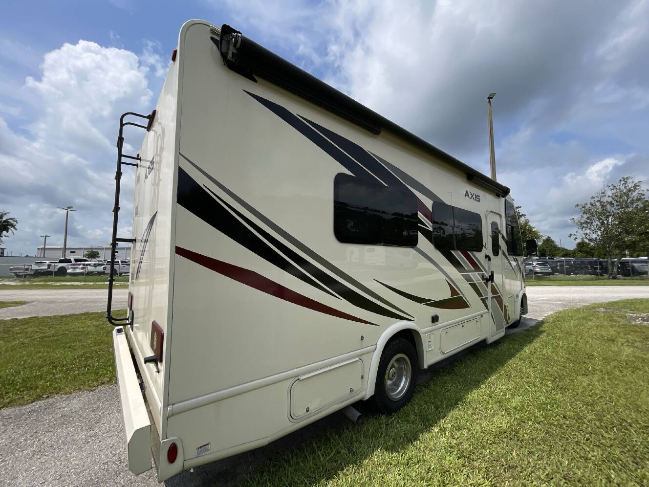 A photo of this 2023 Thor AXIS 24.3