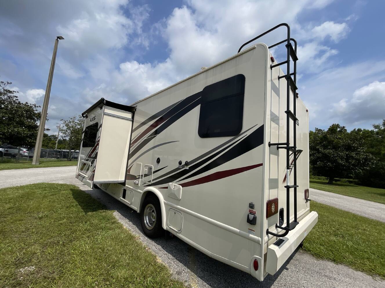 A photo of this 2023 Thor AXIS 24.3