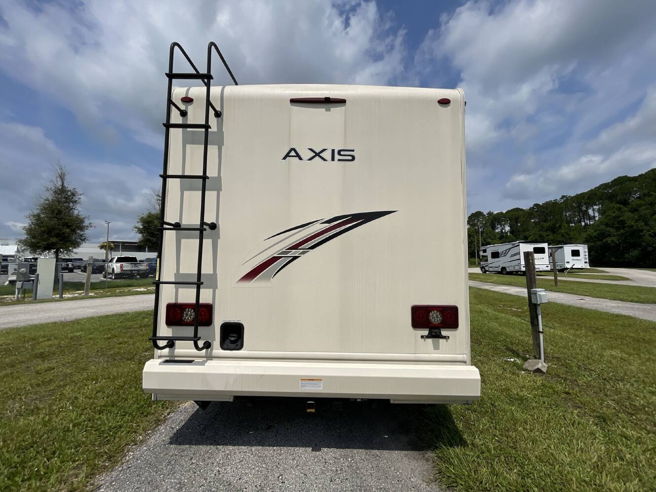 A photo of this 2023 Thor AXIS 24.3