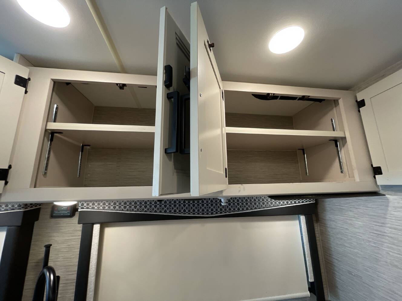 A photo of this 2023 Thor AXIS 24.3