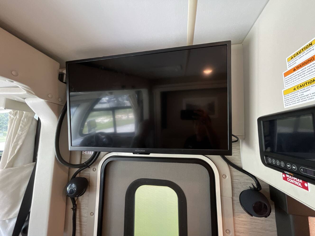 A photo of this 2023 Thor AXIS 24.3