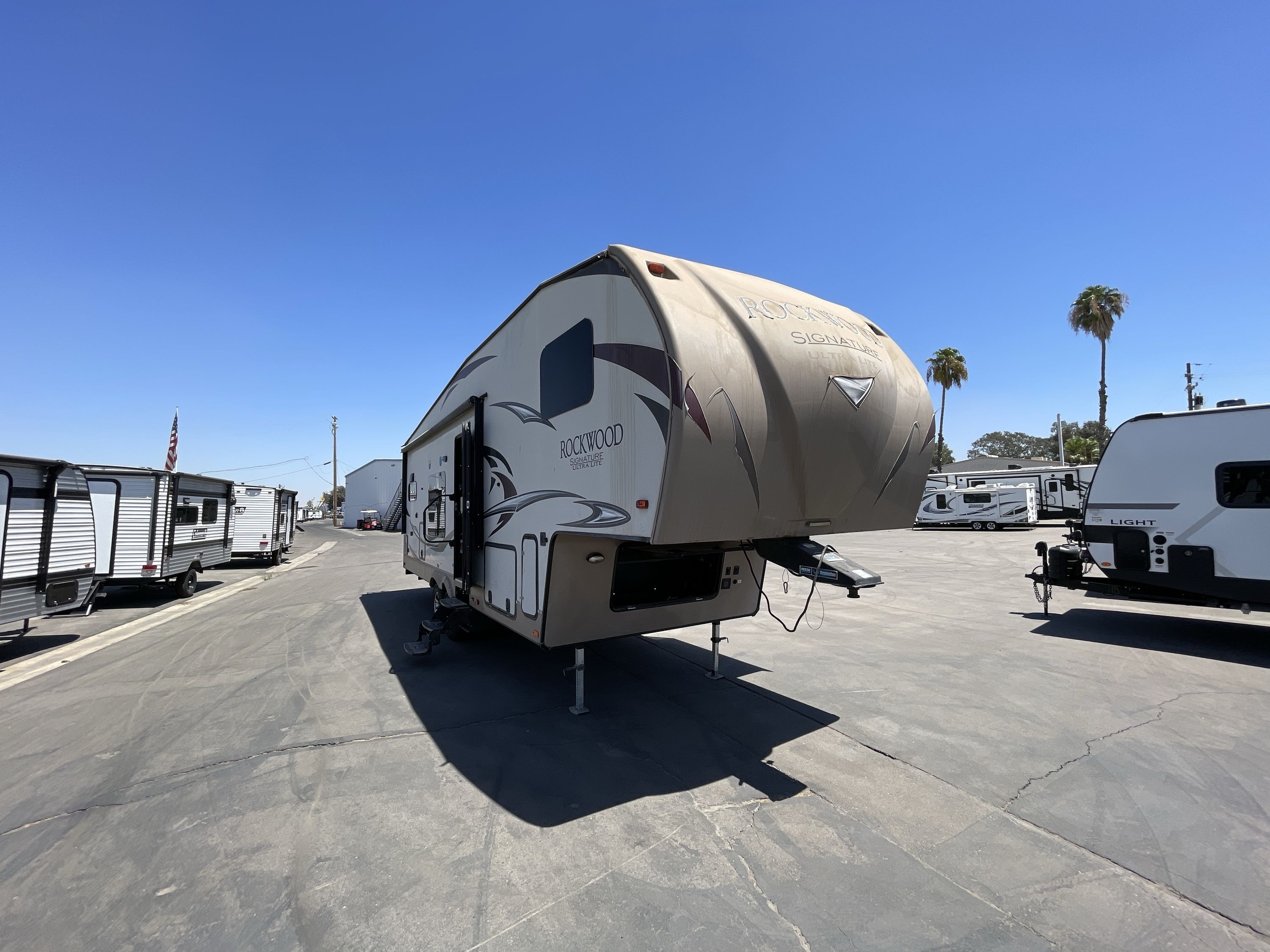 2017 Forest River ROCKWOOD SIGNATURE ULTRA LITE 8280WS in fresno CA