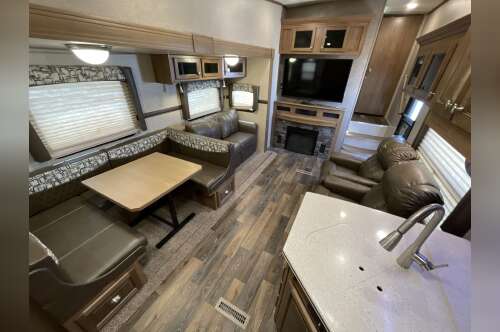 2017 Forest River ROCKWOOD SIGNATURE ULTRA LITE 8280WS in fresno CA