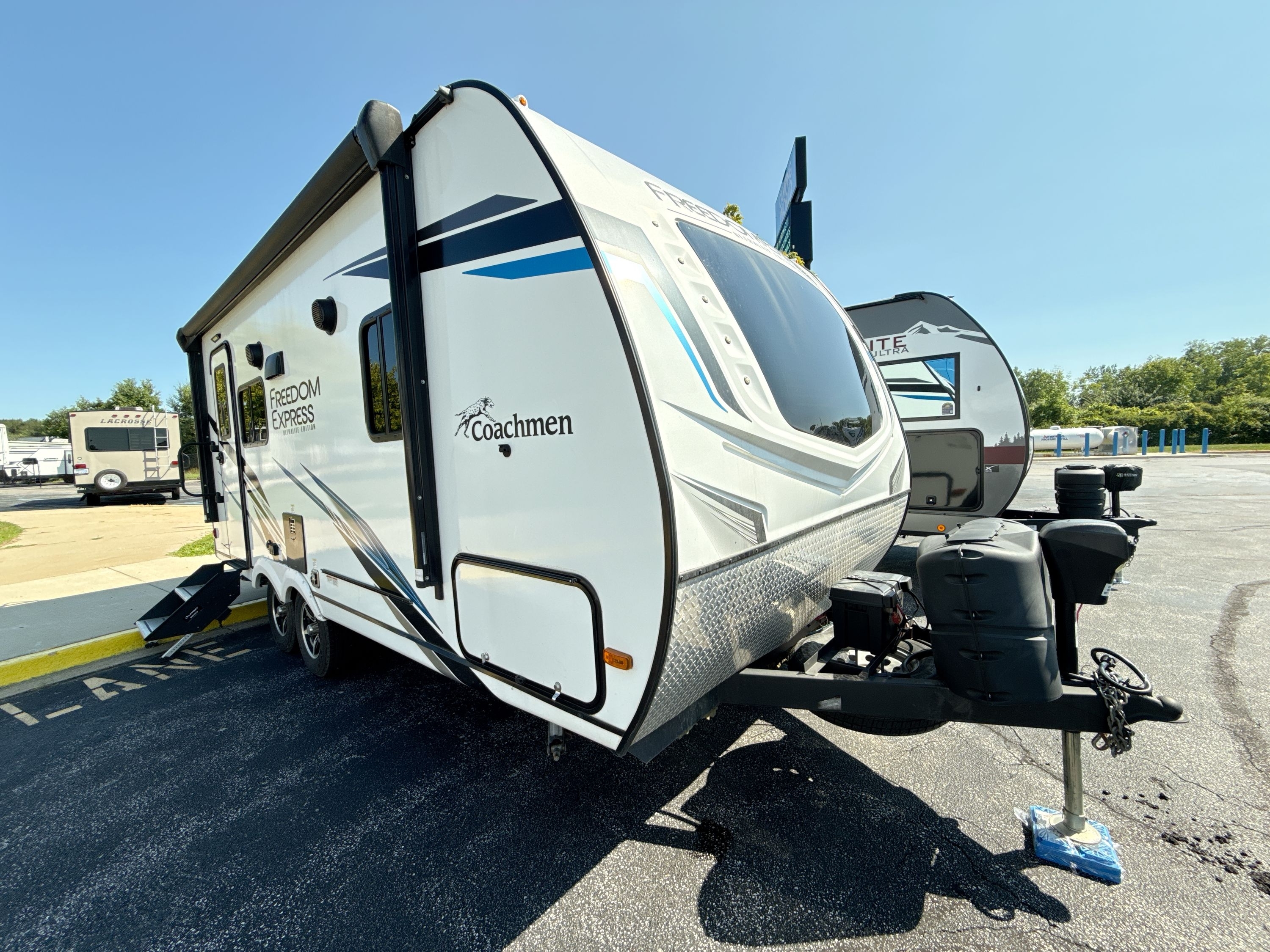 2023 Coachmen FREEDOM EXPRESS ULTRA LITE 192RBS in birch run MI