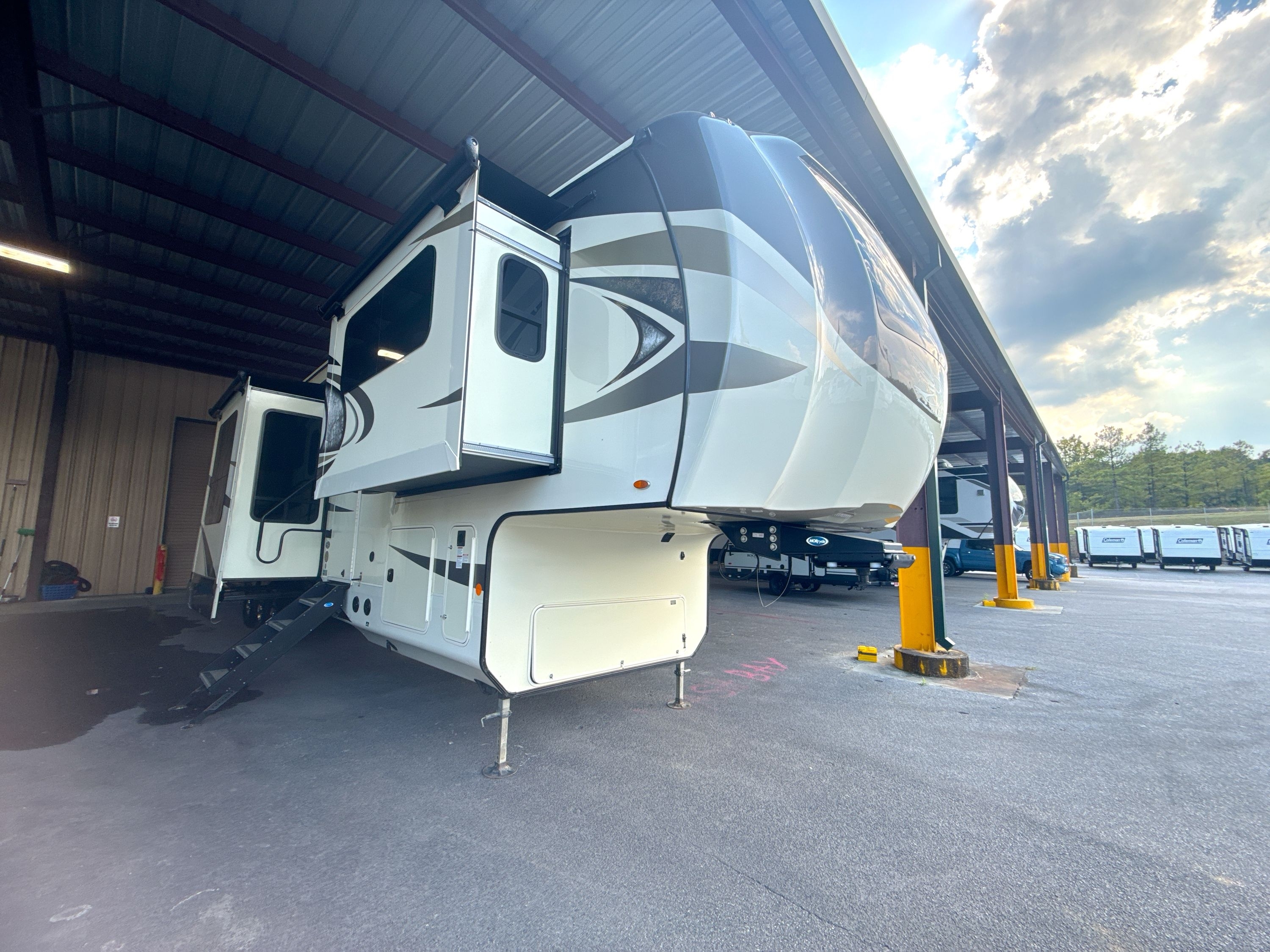2019 Jayco NORTH POINT 385THWS Fifth Wheel Toy Hauler RV