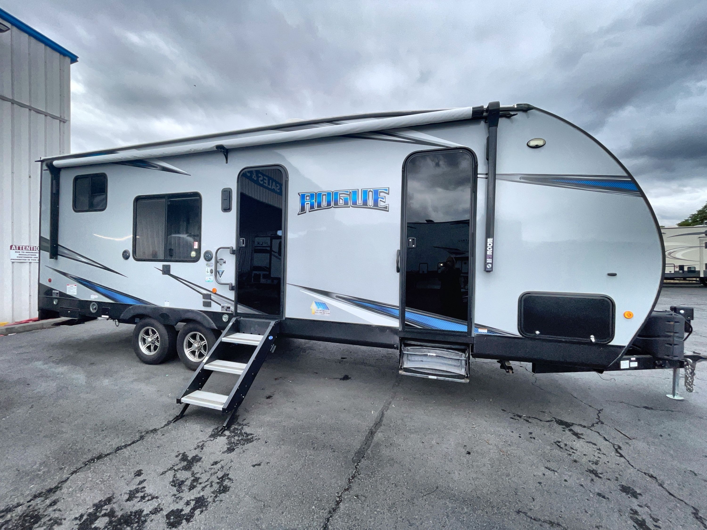 2021 Forest River ROGUE 25V Travel Trailer Toy Hauler RV
