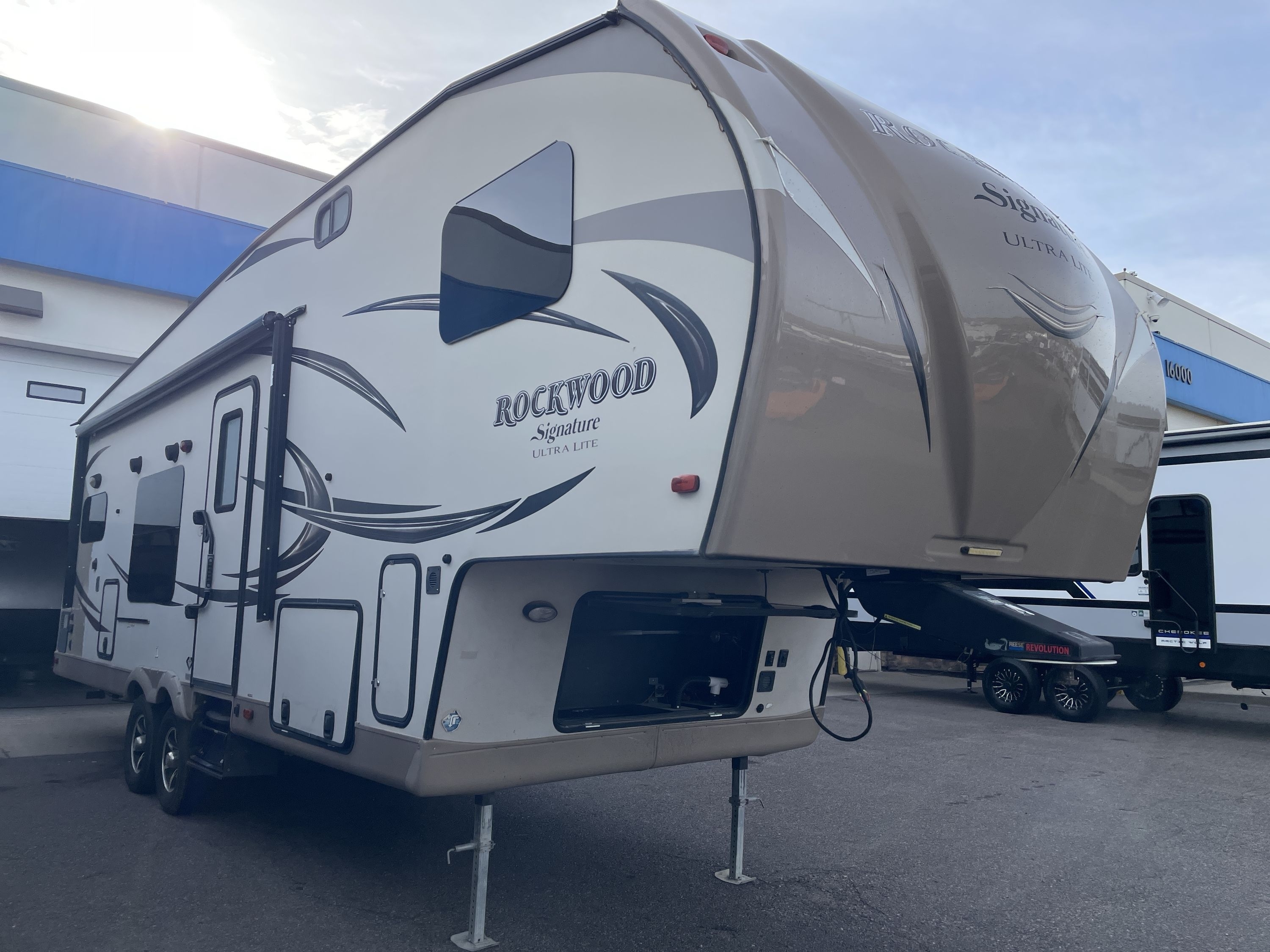 2017 Forest River ROCKWOOD SIGNATURE ULTRA LITE 8280WS RV