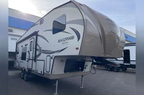 2017 Forest River ROCKWOOD SIGNATURE ULTRA LITE 8280WS in golden CO