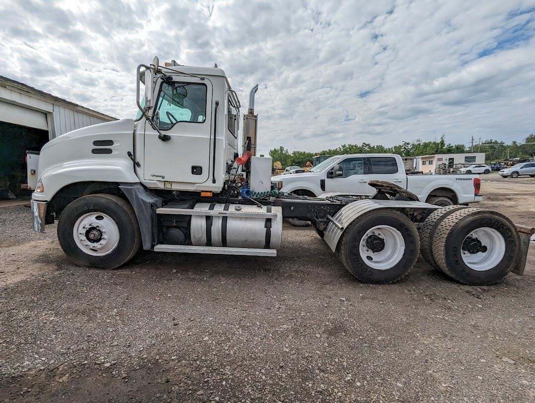 2005 MACK 600 in Rochester, NY
