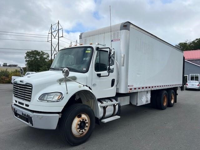2014 FREIGHTLINER BUSINESS CLASS M2 106 in Seabrook, NH