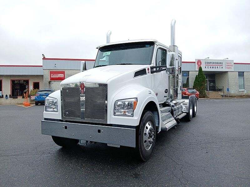 2025 KENWORTH T880 in Coopersburg, PA