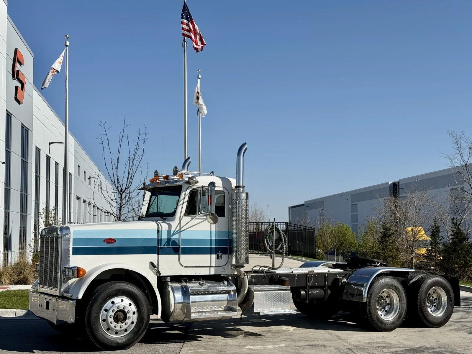 1998 PETERBILT 379 in New Lenox, IL
