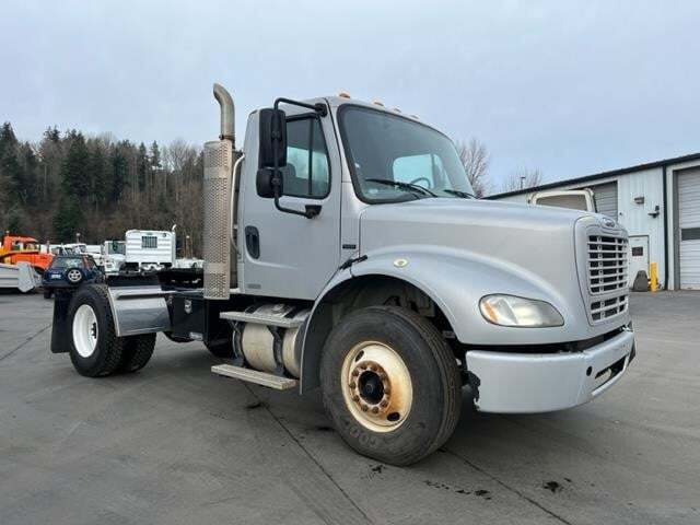 2010 FREIGHTLINER BUSINESS CLASS M2 112 in Pacific, WA