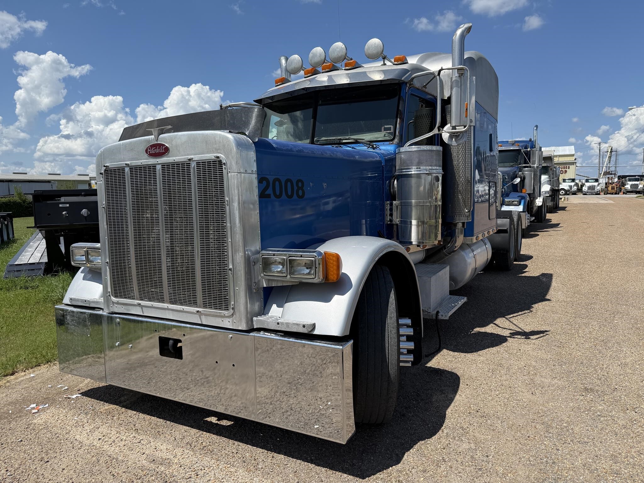 2005 PETERBILT 379 in Covington, TN