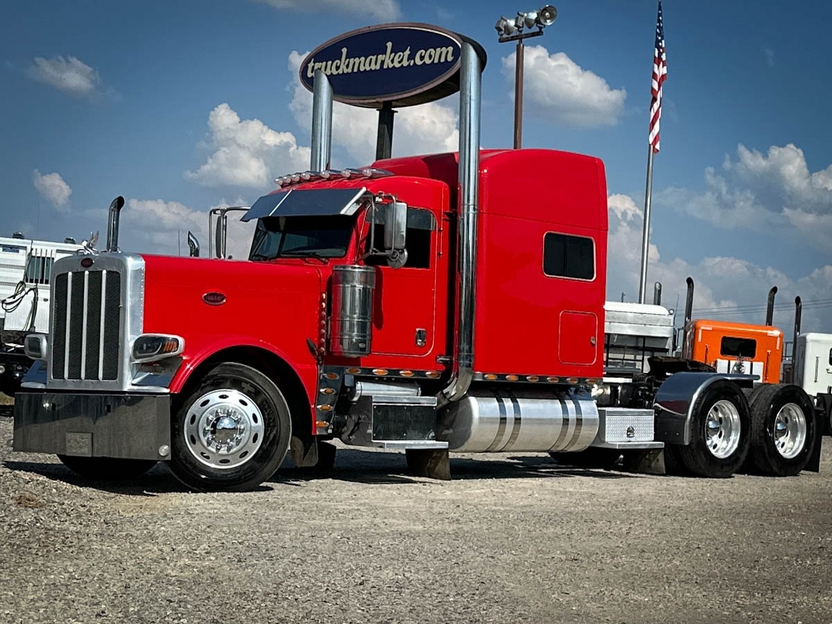 2014 PETERBILT 389 in Olive Branch, MS