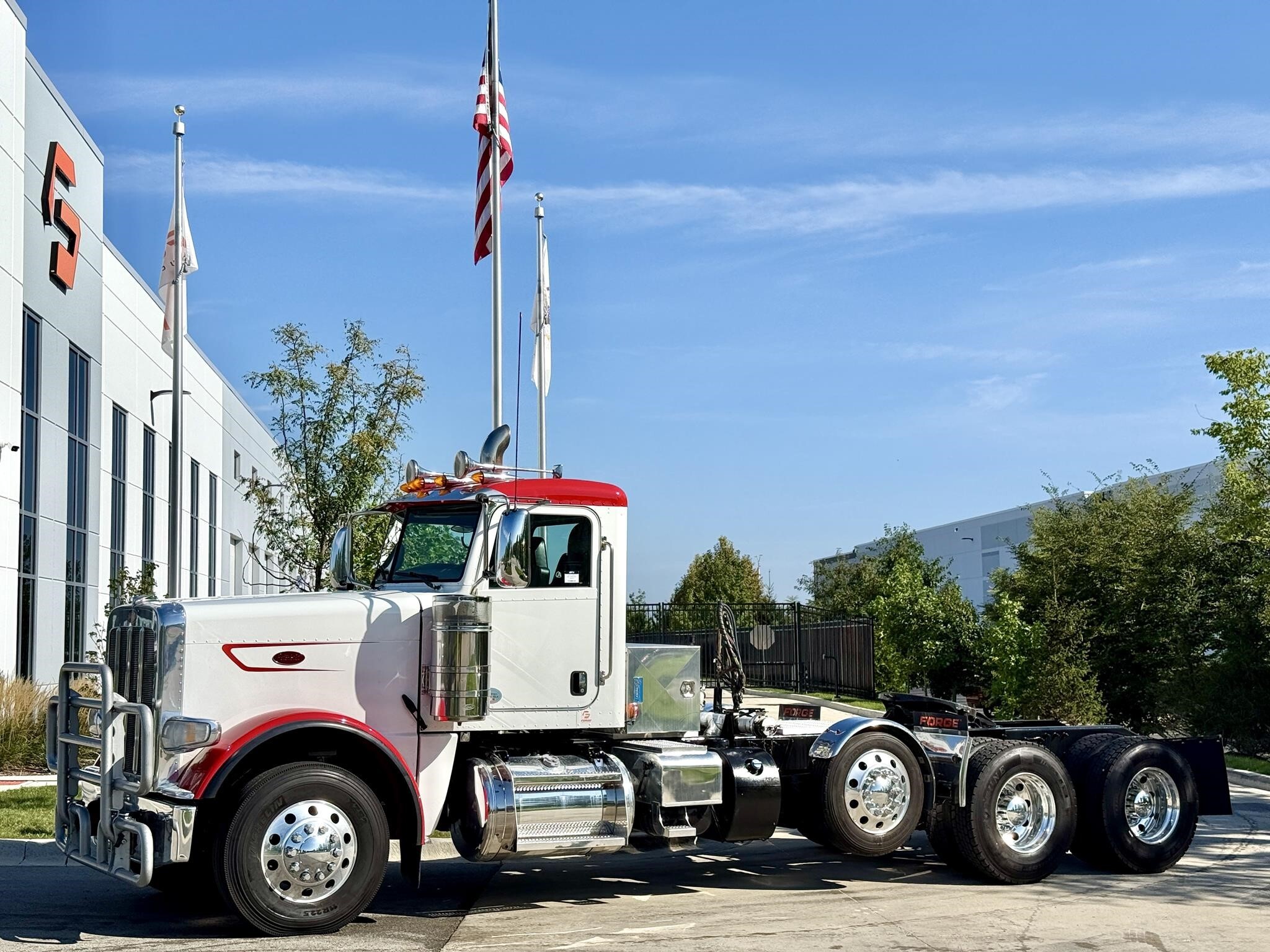 2023 PETERBILT 389 in New Lenox, IL