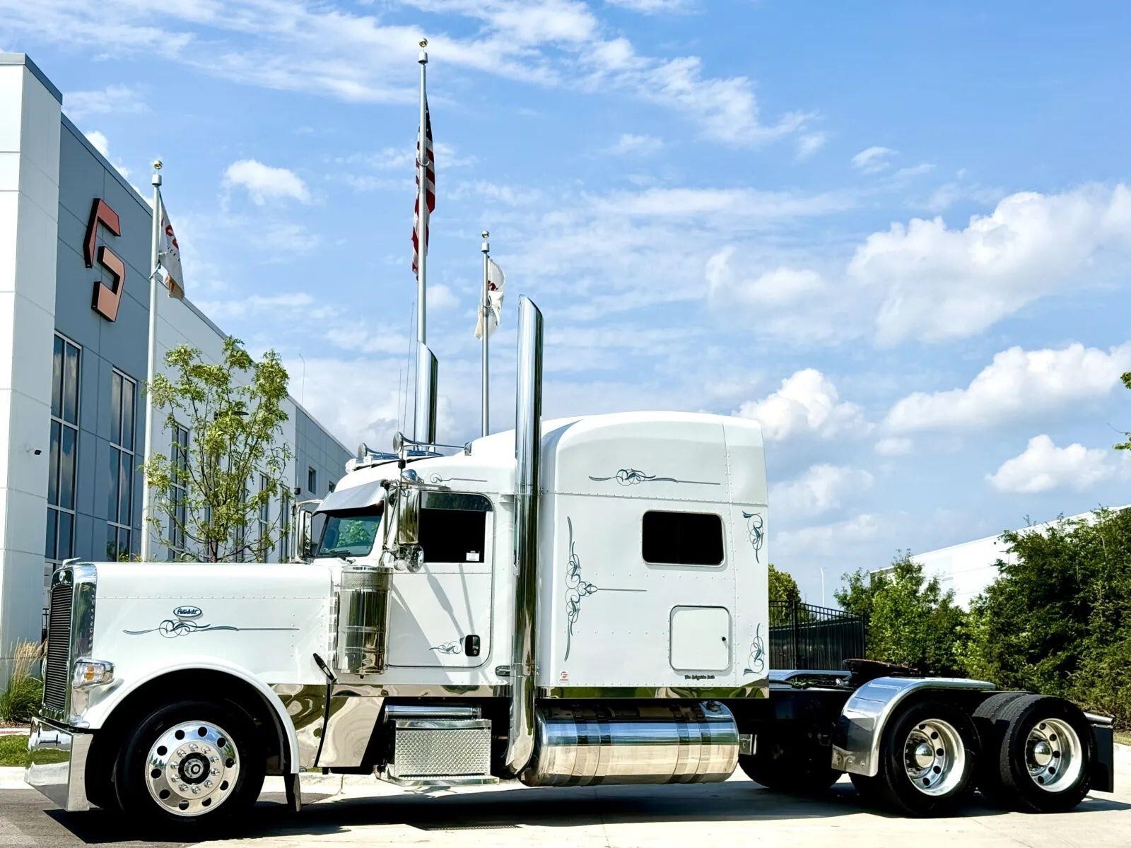 2019 PETERBILT 389 in New Lenox, IL