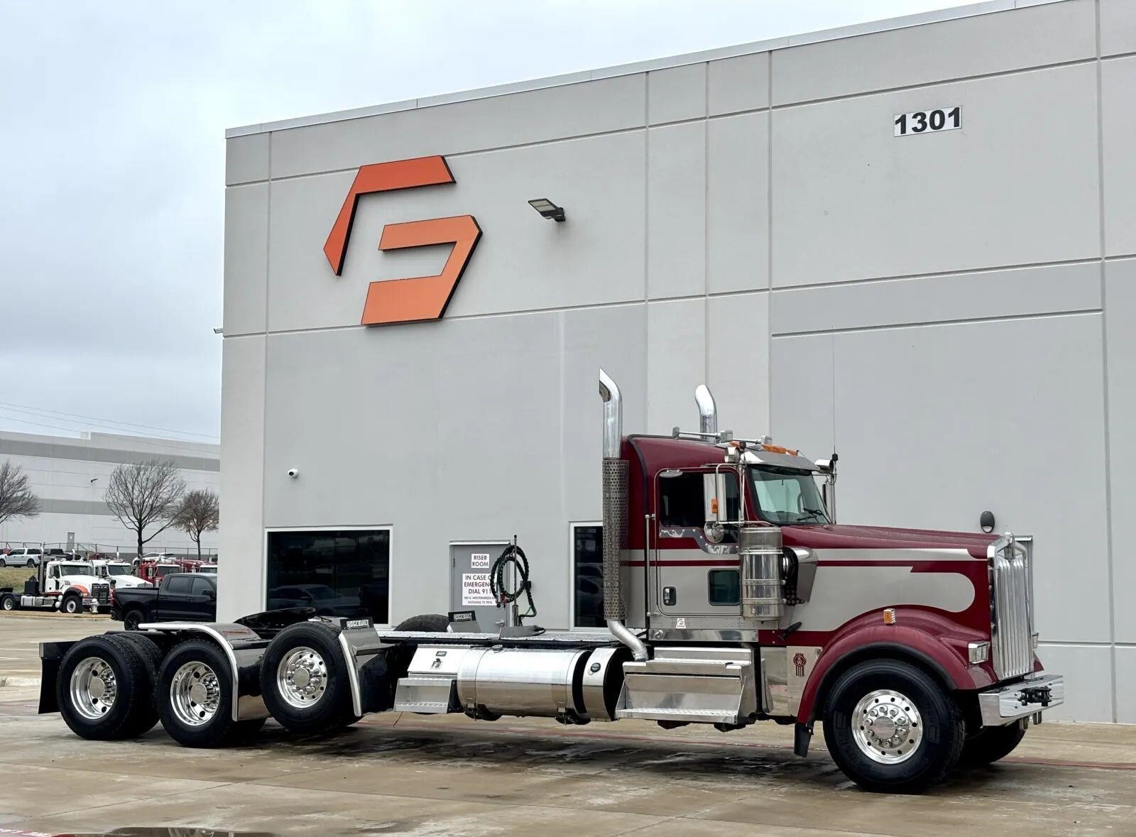 2018 KENWORTH W900 in Hutchins, TX