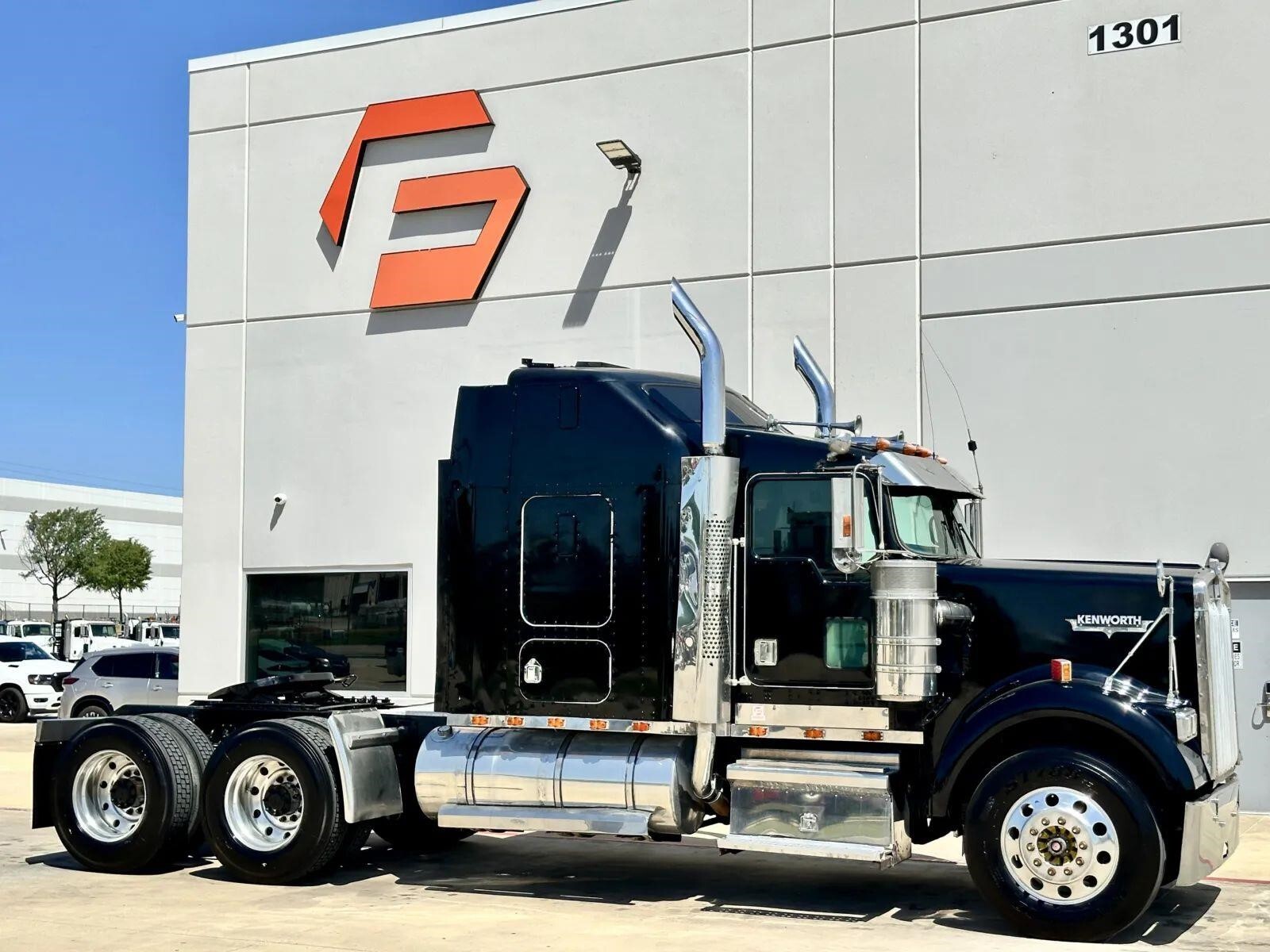2000 KENWORTH W900 in Hutchins, TX