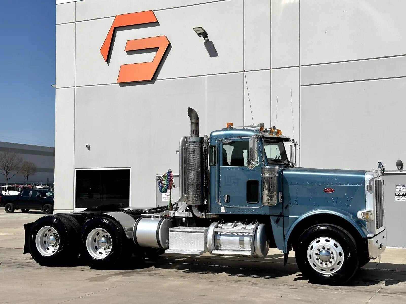 2009 PETERBILT 388 in Hutchins, TX